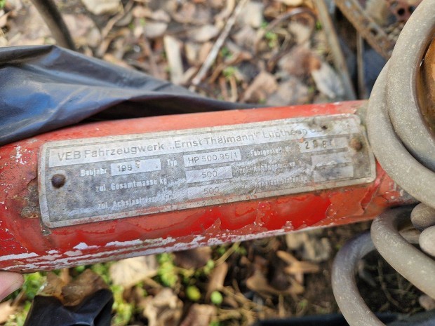 Vitorl�ssz�ll�t� ut�nfut� elad� vitorl�s