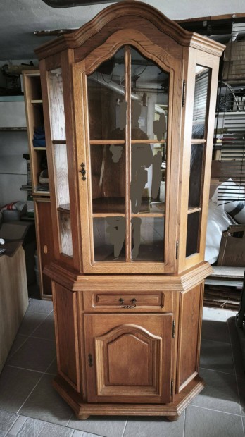 Vitrinies, sarokszekr�ny elad�!