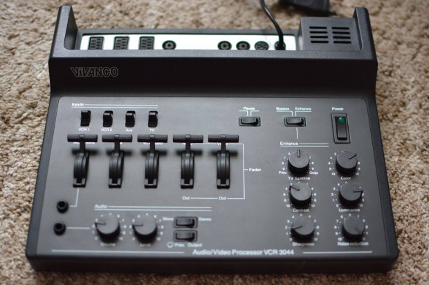 Vivanco VCR-3044 video-audio mixer, kever