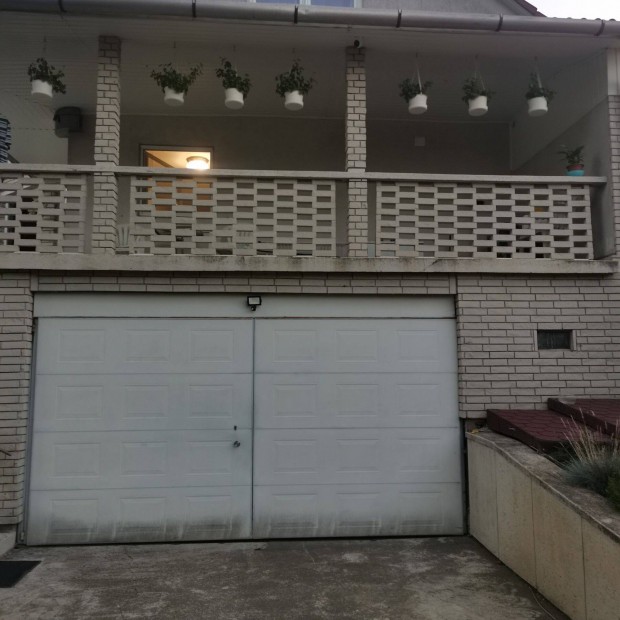 V�zparhoz k�zel,Ab�dszal�kon csal�di h�z elad� vegyes �vezetben