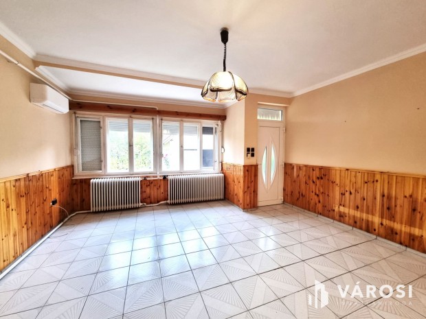 V�zpart k�zeli telken, kiv�l� szerkezet� t�gla h�z elad�