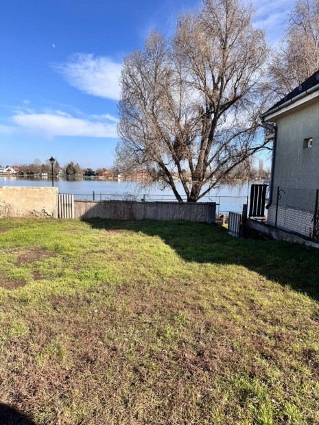 V�zparti �p�t�si Telek R�ckeve Belv�ros�ban,St�g Lehet�s�ggel