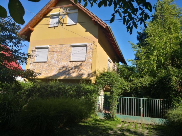 V�zparti, panor�m�s h�z a S�lyomszigeten