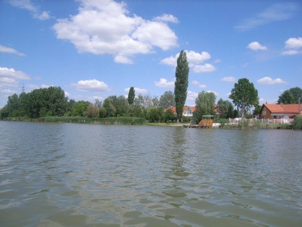 V�zparti egyedi adotts�g� birtok R�ckev�n