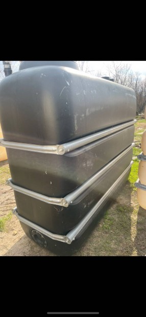 V�ztart�ly 2000L iv�v�ztart�ly es�v�zgy�jt�