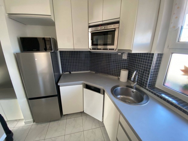 V�ztoronyhoz k�zel 1 szob�s b�torozott, g�pes�tett lak�s kiad�!