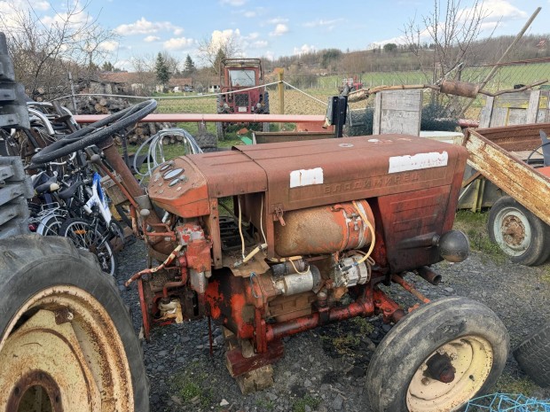 Vlagyimirec T25 elad� alkatr�sznek 