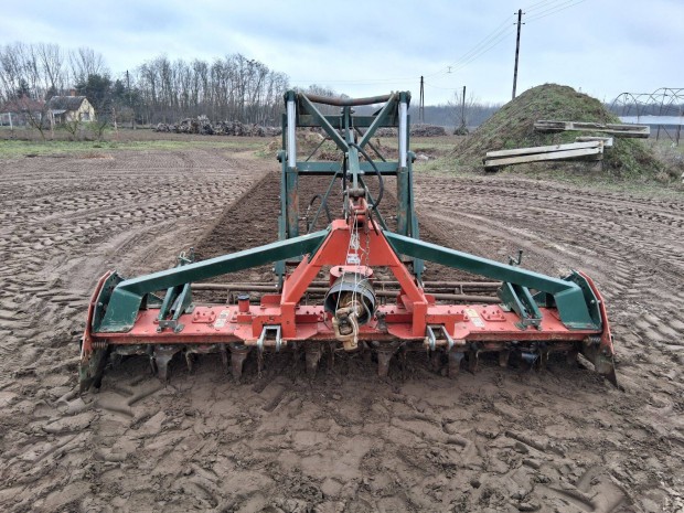 Vogel&Noot EN 300 tip 3 m�teres forg�borona hidraulikus vet�g�p konzol