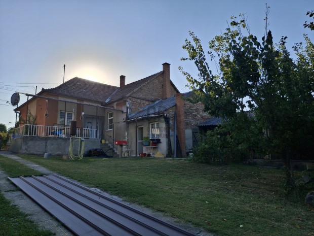 Vok�nyban 2 szob�s, 82m2 es  fel�j�tand� csal�di h�z elad�