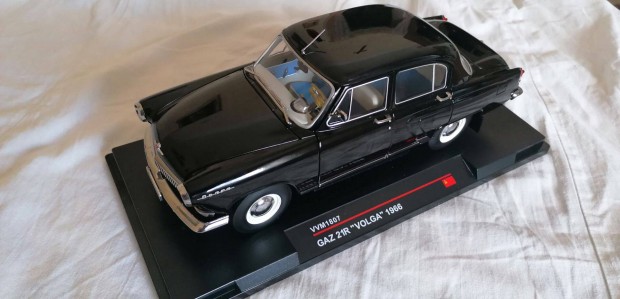 Volga M 21 ( Gaz 21R 1966 ) 1:18 Fm model eredeti dobozban