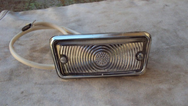 Volga M-24 �j els� helyzetjelz� l�mpa