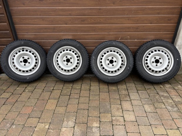 Volkaswagen Transporter felni  �j t�li gumi 