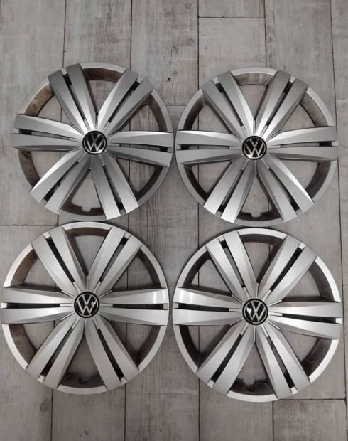 Volkswagen 16 Gyári dísztárcsa hibátlan