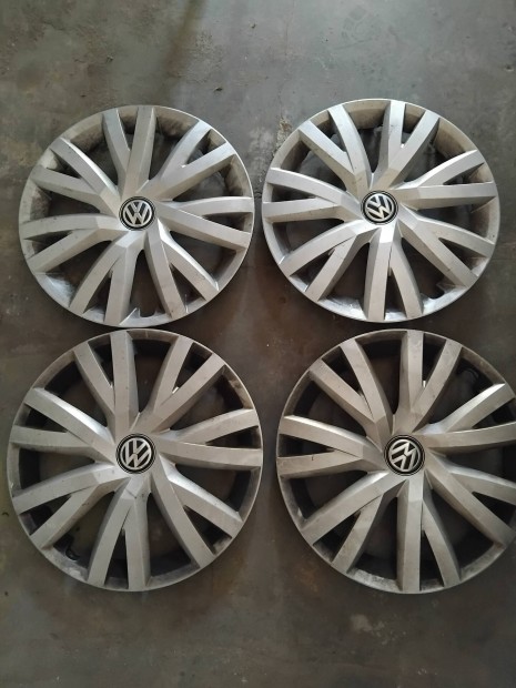 Volkswagen 16" Gyári dísztárcsa hibátlan állapotban