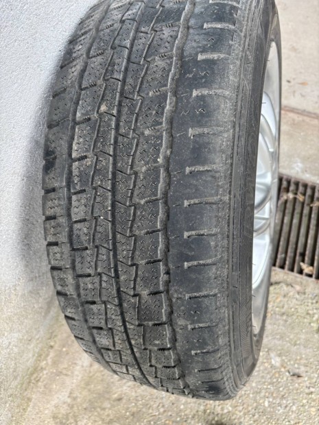Volkswagen 215/60 r17C