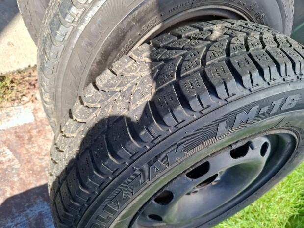 Volkswagen 5x100 felnik gumik 175/80r14 m+s elad!