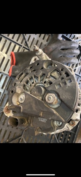 Volkswagen Audi 1.9 D generátor 0124 325 001 posta megoldható