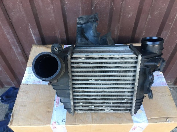 Volkswagen Audi Seat 1.9 PD 1J0 145 803 F intercooler posta megoldhat