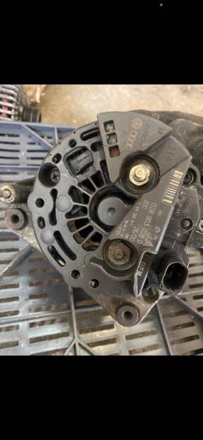 Volkswagen Audi Skoda generátor 028 903 028 D 90A posta megoldható