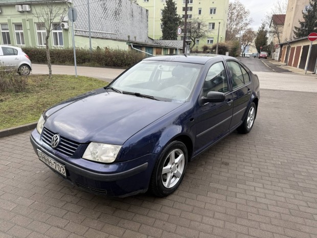 Volkswagen Bora 1.6 Benzin 105Le Rozsdamentes 1 v vizsga elad 