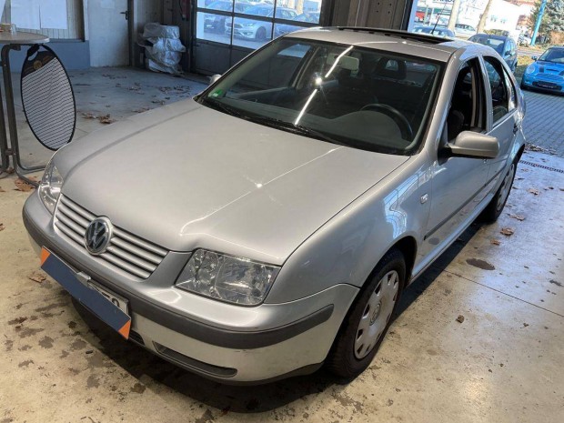 Volkswagen Bora 1.6 Comfortline 1 tulaj .trsm...