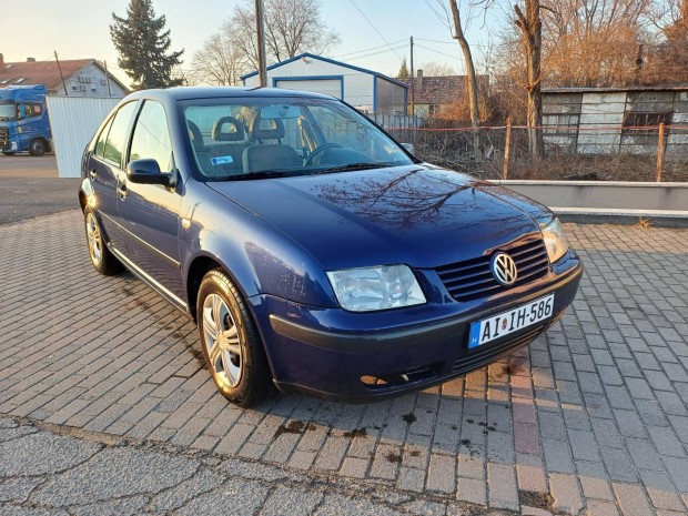 Volkswagen Bora 1.6 Highline Autbeszmits