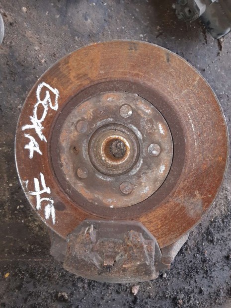 Volkswagen Bora 98-05 Jobb Els Csonkllvny Kerkaggyal + Fknyereg