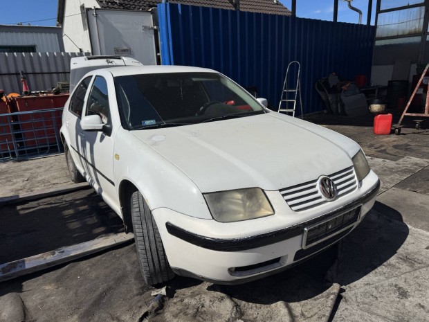 Volkswagen Bora bontott alkatrészek