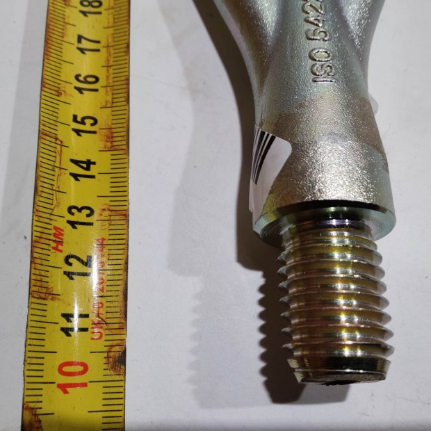 Volkswagen Bora utngyrtott j vonszem, balmenetes, 18 mm