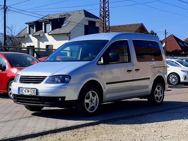 Volkswagen Caddy 1.6 Life Leinformálható! 7 sze...