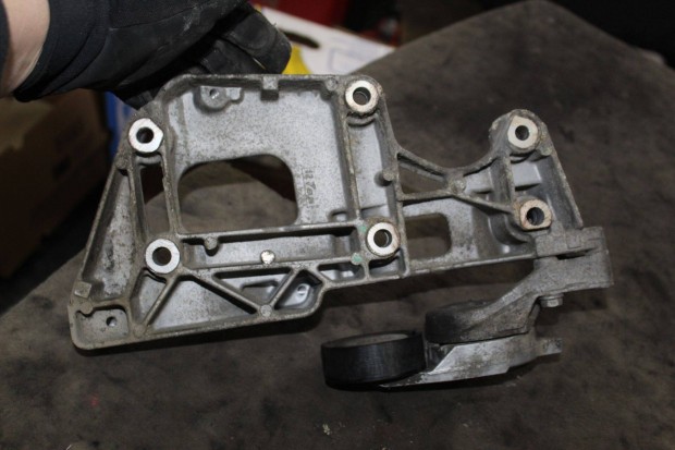 Volkswagen Caddy III Typ 2K Generátor tartó konzol 06f903143f