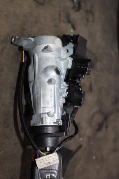 Volkswagen Caddy III Typ 2K Gyújtás kapcsoló bicskakulccsal 1k0905851b