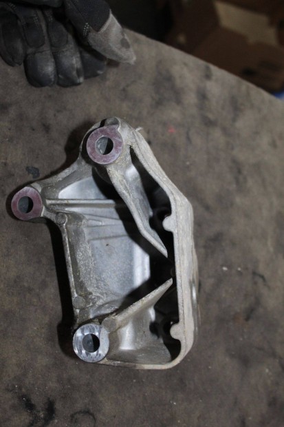 Volkswagen Caddy III Typ 2K Motortartó bak