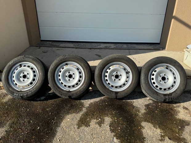 Volkswagen Caddy aclfelni nyri gumikkal 195/65 R15