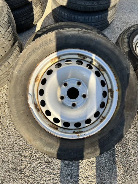 Volkswagen Caddy lemezfelni 15" téli gumival