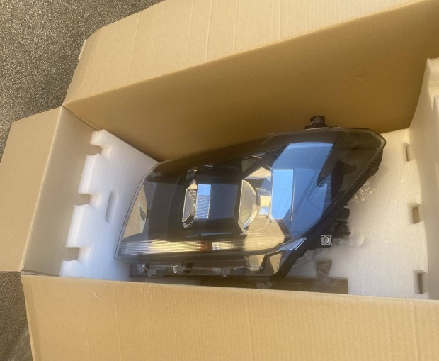 Volkswagen Crafter II gyári fényszóró
