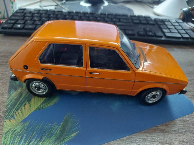 Volkswagen Golf1 Solido 1:18