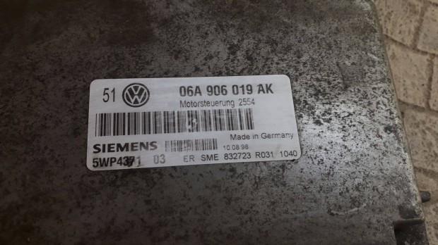 Volkswagen Golf 4 1.6 Benzin Motorvezrl 06A906019AK (AKL)