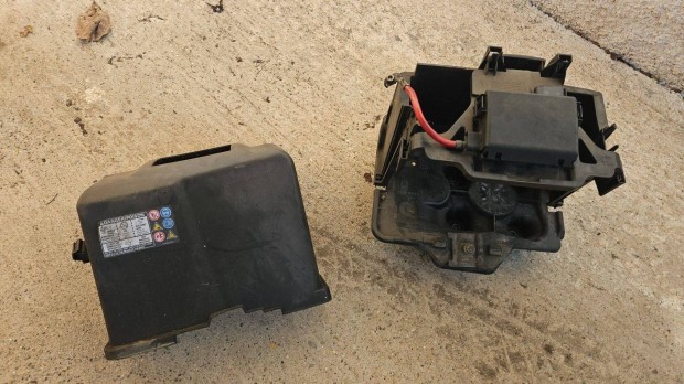 Volkswagen Golf 4 Bora akkumul�tor t�lca doboz komplett 60Ah