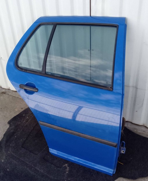 Volkswagen Golf 4, jobb h�ts� ajt�. Szem�lyesen