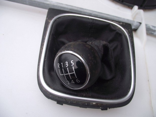Volkswagen Golf 5 Jetta váltószoknya 6 seb. 1K1711113BK