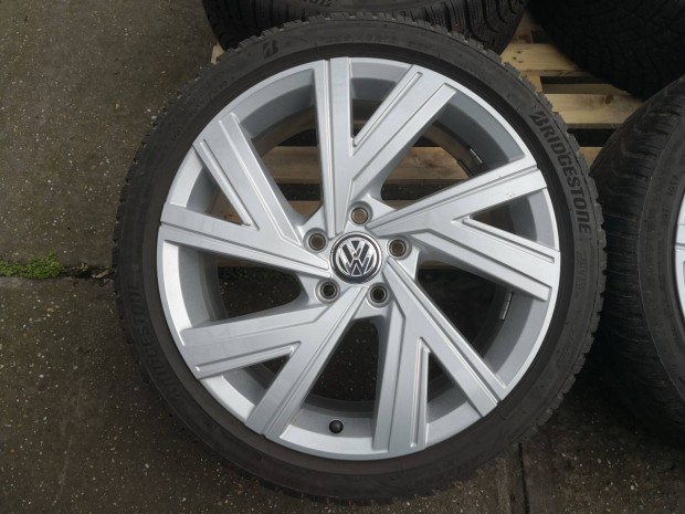 Volkswagen Golf 8 "Bergamo" 18-as télikerék