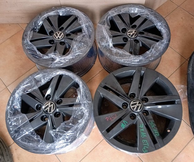 Volkswagen Golf 8 gyári 16" alufelni garnitúra (5x112) grafit színű