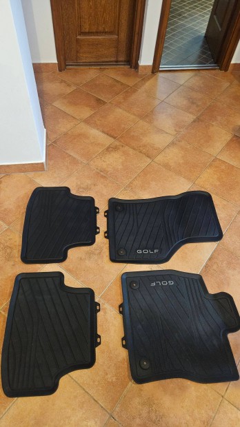 Volkswagen Golf 8 gyri gumisznyeg garnitra