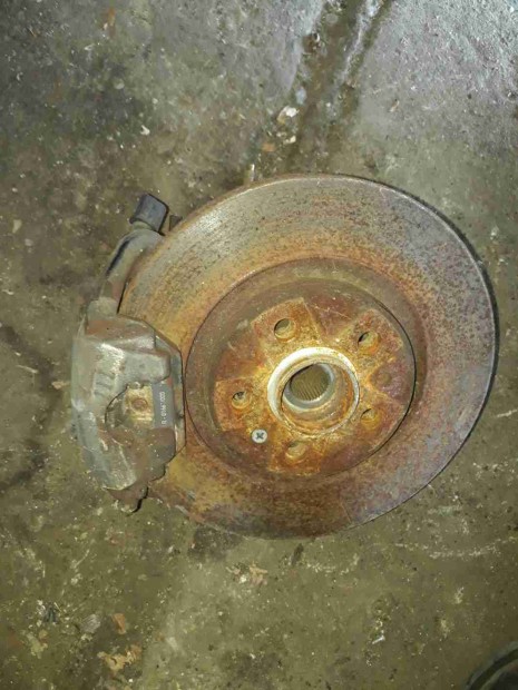 Volkswagen Golf IV Bal Els� Csonk�llv�ny Ker�kaggyal + F�knyereg +