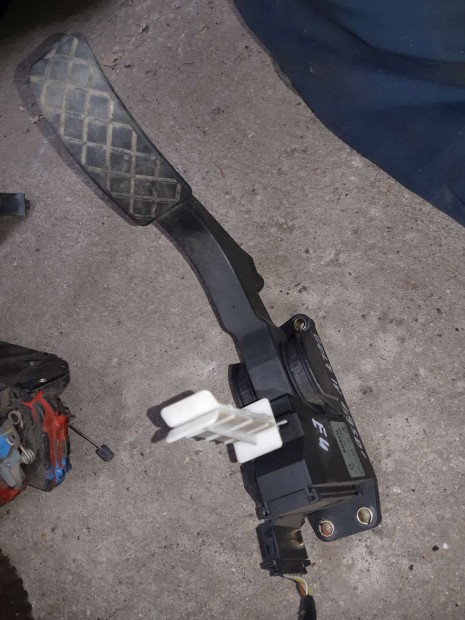 Volkswagen Golf IV Elektromos G�zped�l