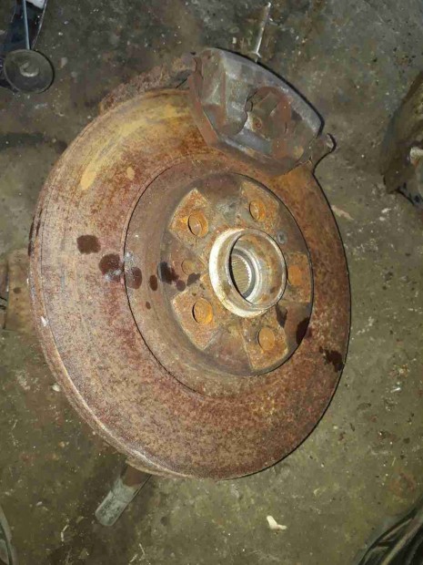 Volkswagen Golf IV Jobb Els� Csonk�llv�ny Ker�kaggyal + F�knyereg +