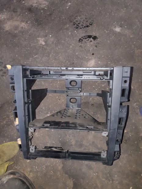 Volkswagen Golf IV K�z�pkonzol Keret