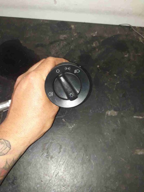 Volkswagen Golf IV Vil�g�t�s Kapcsol�