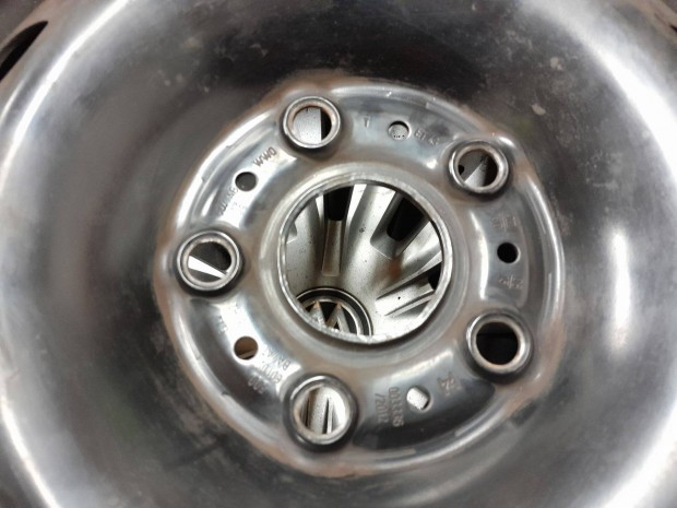 Volkswagen Golf VII gy�ri ac�l/lemez felni garnit�ra t�li gumival